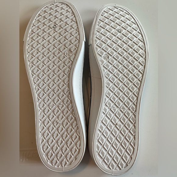 White slip on shoes - Picture 3 of 3